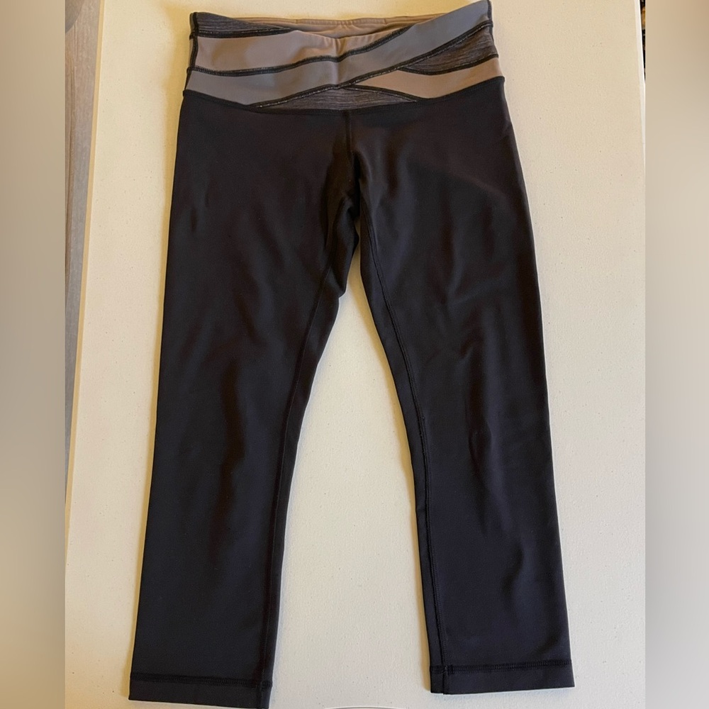 Women’s Lululemon leggings. Capri length. Size 6. Color black